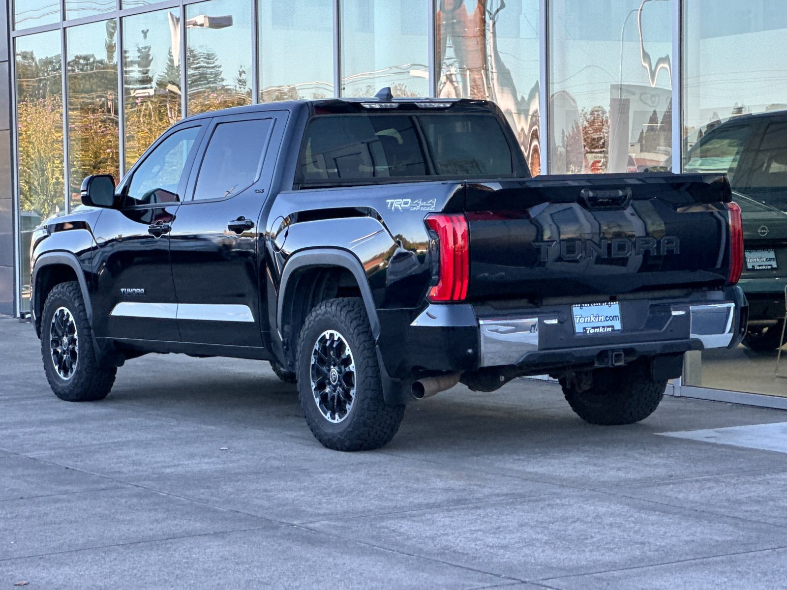 Used 2022 Midnight Black Metallic Toyota SR5 image 5