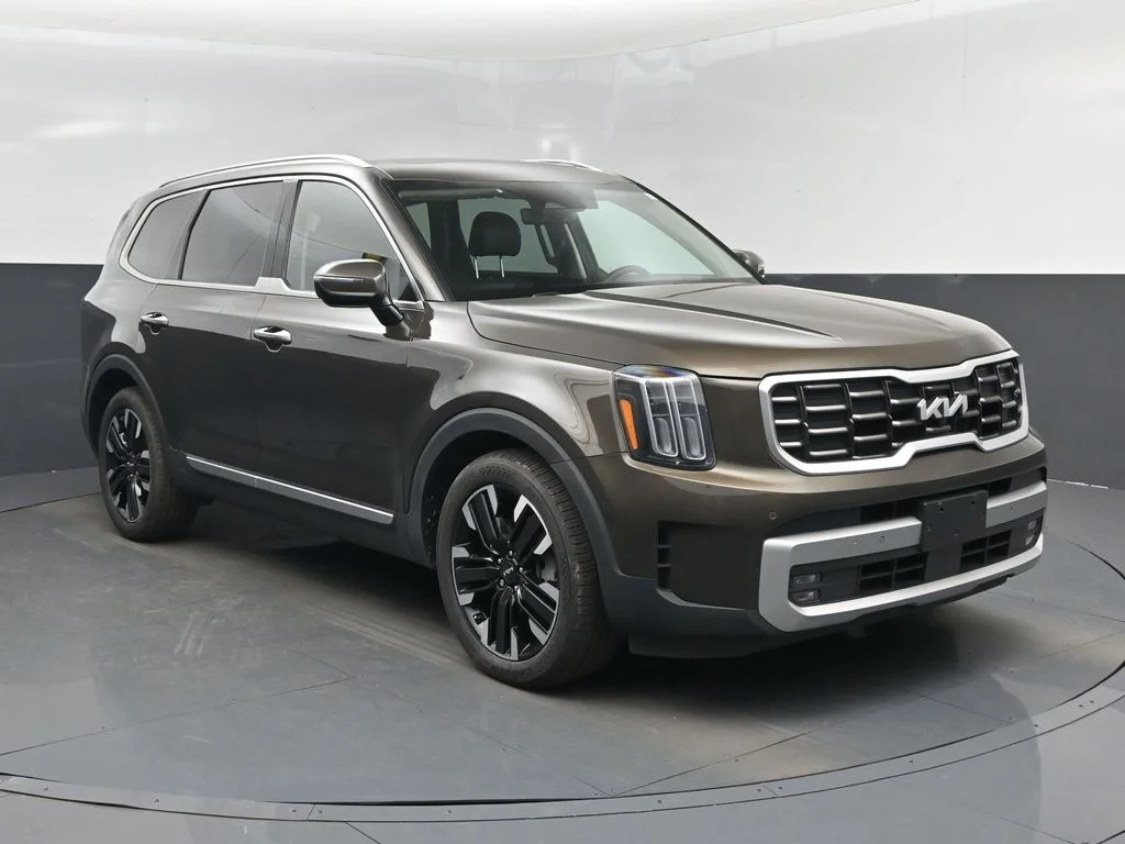 Used 2023 Green Kia SX-Prestige image 8