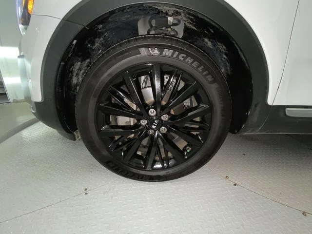 Used 2021 White Kia SX image 10