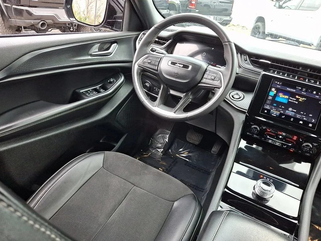 Used 2023 Baltic Gray Metallic Clearcoat Jeep Altitude image 15