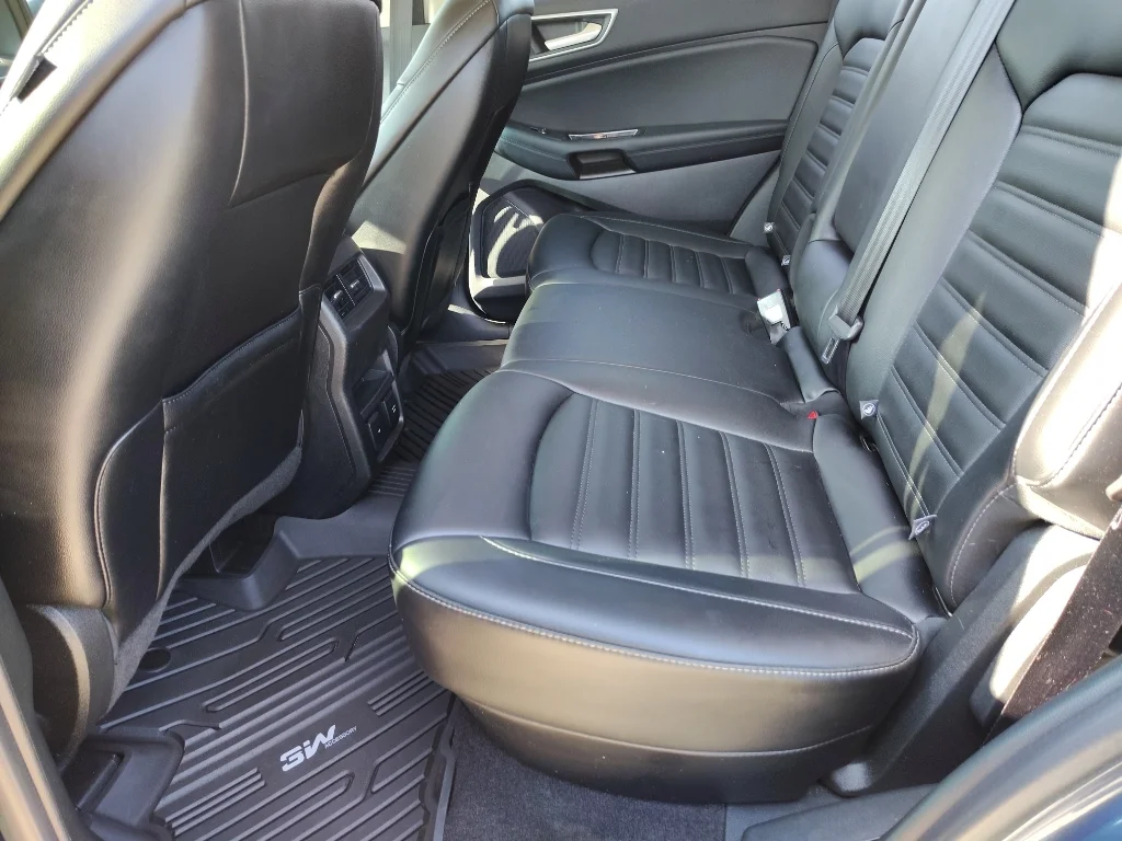 Used 2019 Blue Metallic Ford SEL image 12