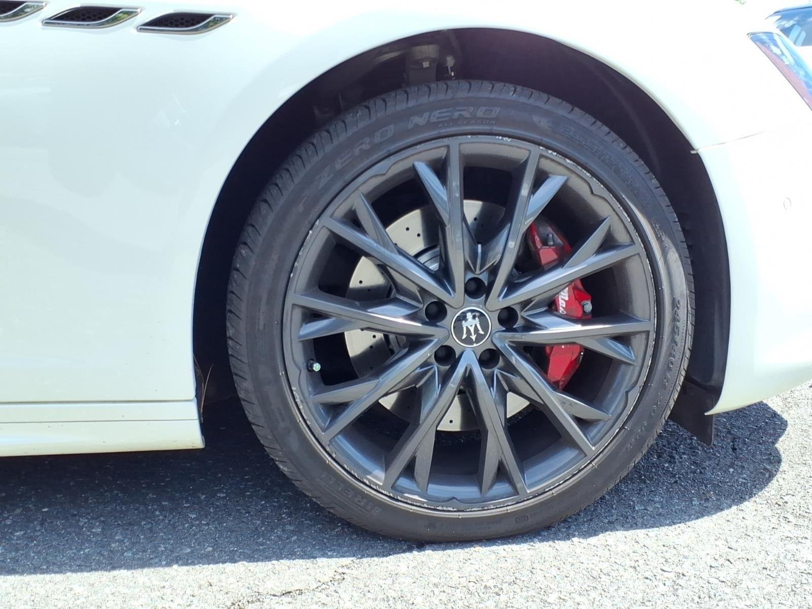Used 2022 Bianco Maserati Modena image 12