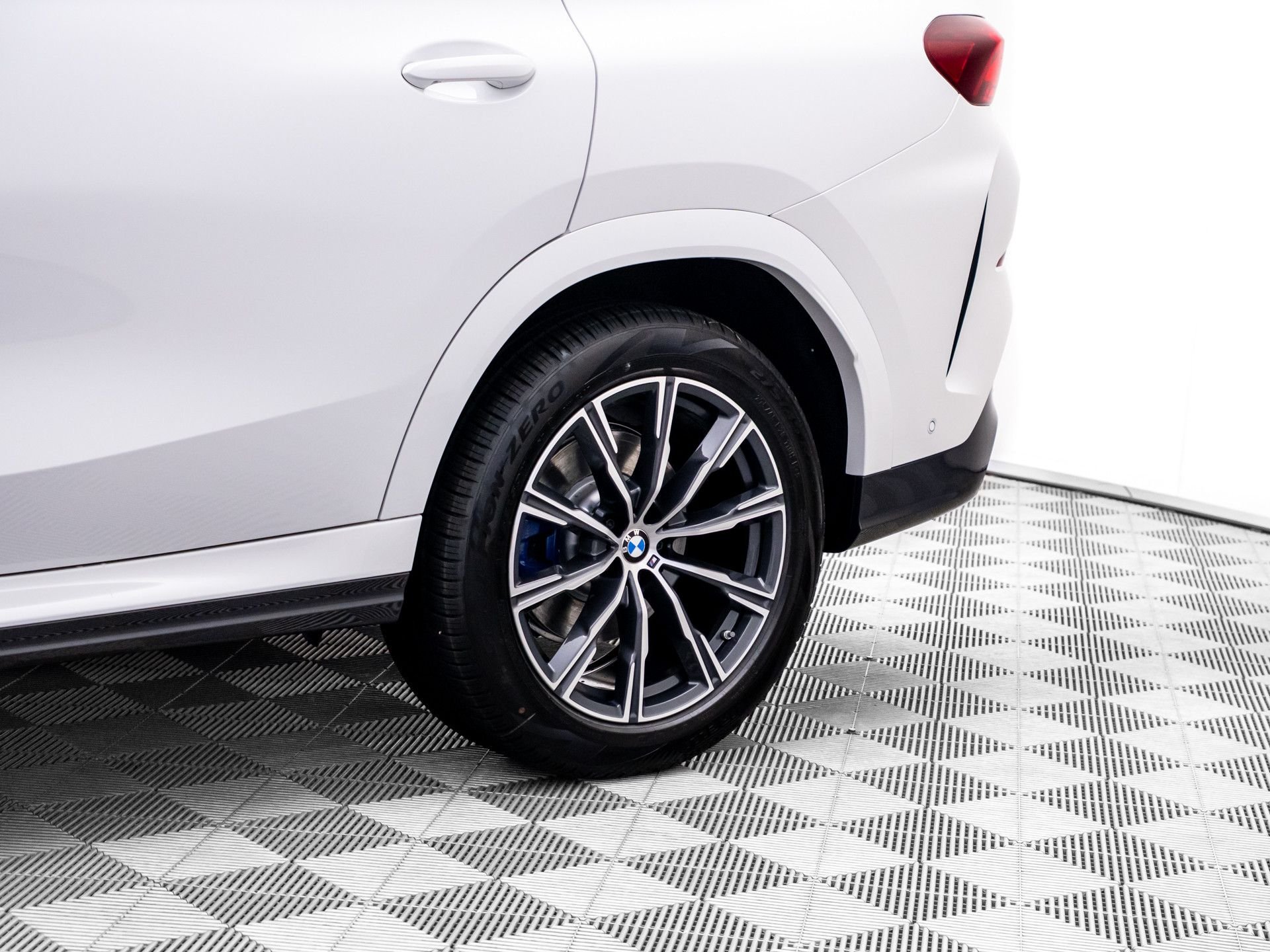 New 2027 Alpine White BMW xDrive40i image 36