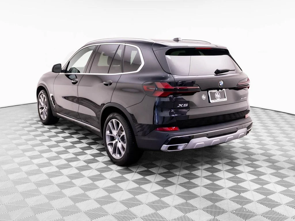 Used 2024 Black BMW xDrive40i image 3
