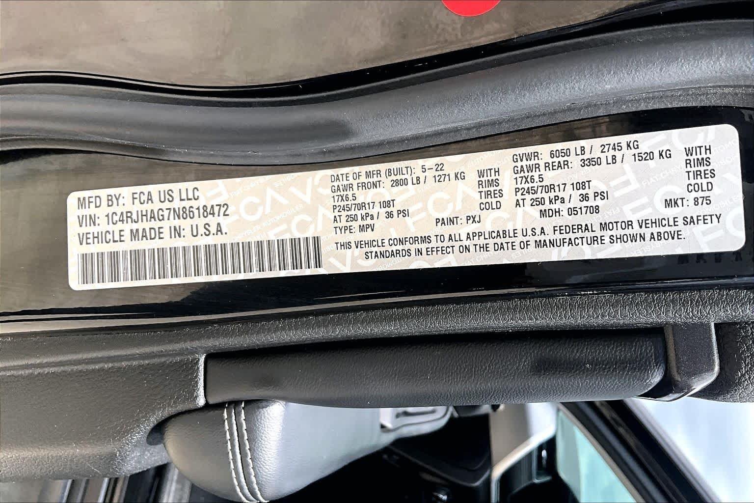 Used 2022 Diamond Black Crystal Pearlcoat Jeep Laredo image 37