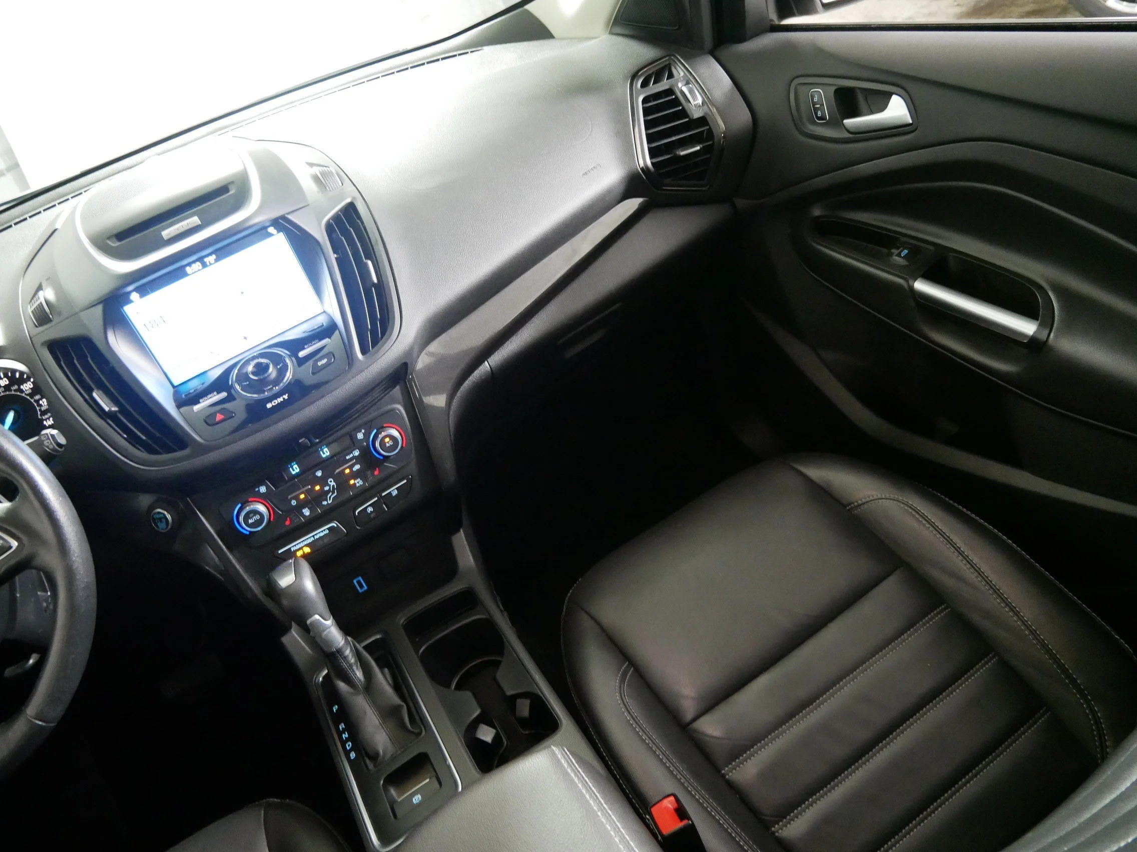 Used 2017 White Platinum Metallic Tri-Coat Ford Titanium image 11
