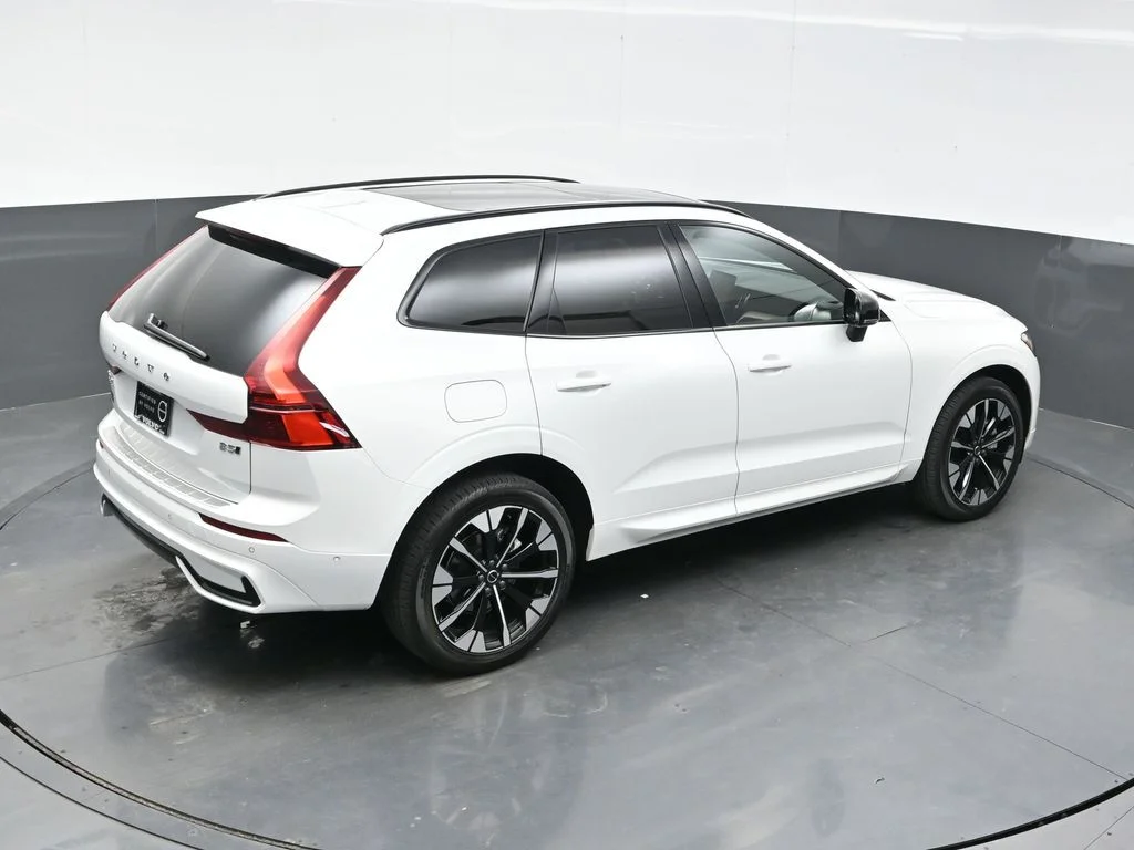 New 2026 Crystal White Volvo Plus image 29