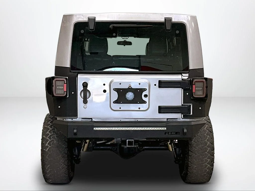 Used 2015 Silver Jeep Unlimited Sport image 4