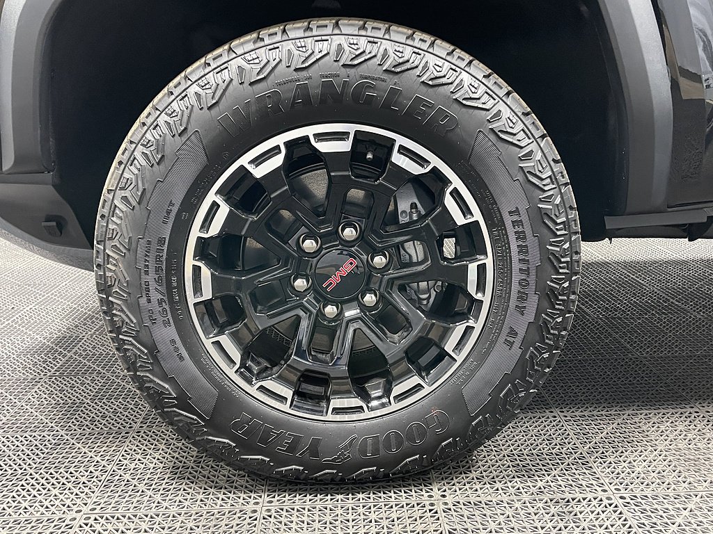 2026 GMC Canyon AT4 - Photo 13