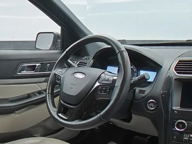 Used 2018 White Ford XLT image 35