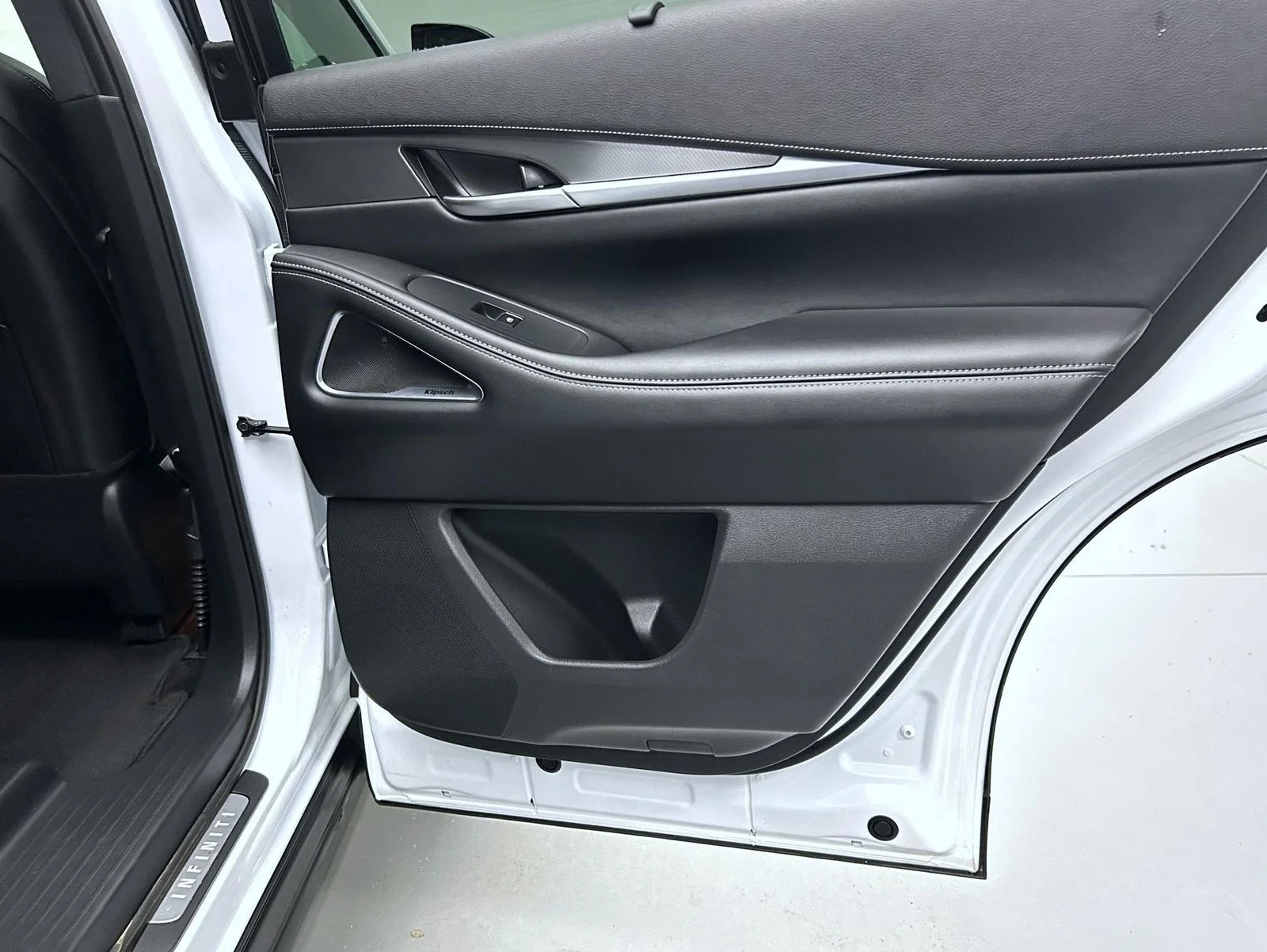 Used 2026 White INFINITI LUXE image 17