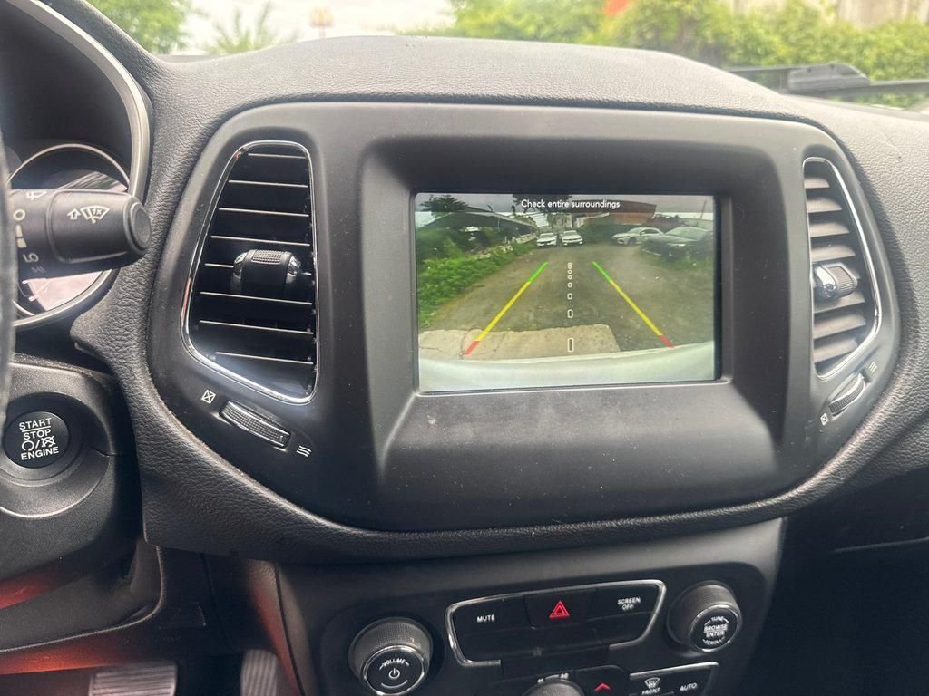 Used 2020 White Jeep Latitude image 42