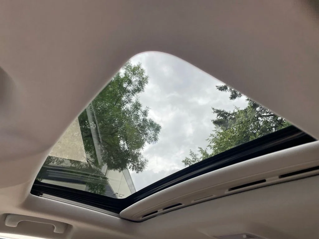 Used 2018 Summit White Chevrolet Premier image 17