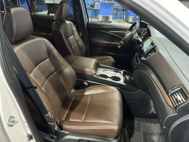 Used 2024 White Honda EX-L image 27