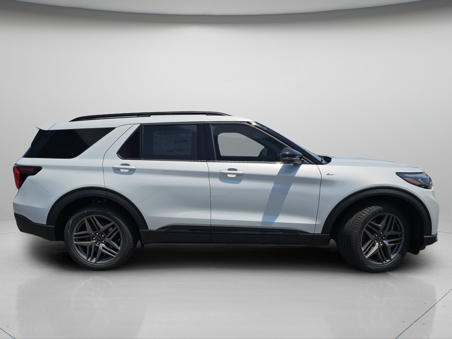 New 2026 Space White Metallic Ford ST-Line image 25
