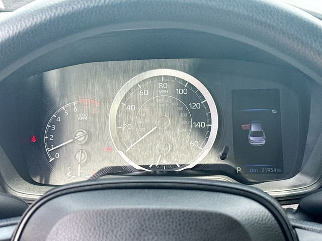 Used 2022  Toyota LE image 12