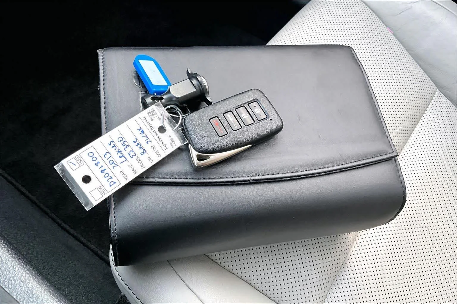 Used 2013 Silver Lining Metallic Lexus 4dr Sdn image 14