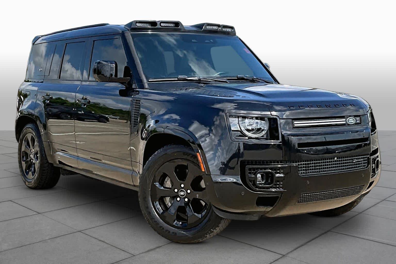 Used 2022 Santorini Black Metallic Land Rover X-Dynamic SE image 3