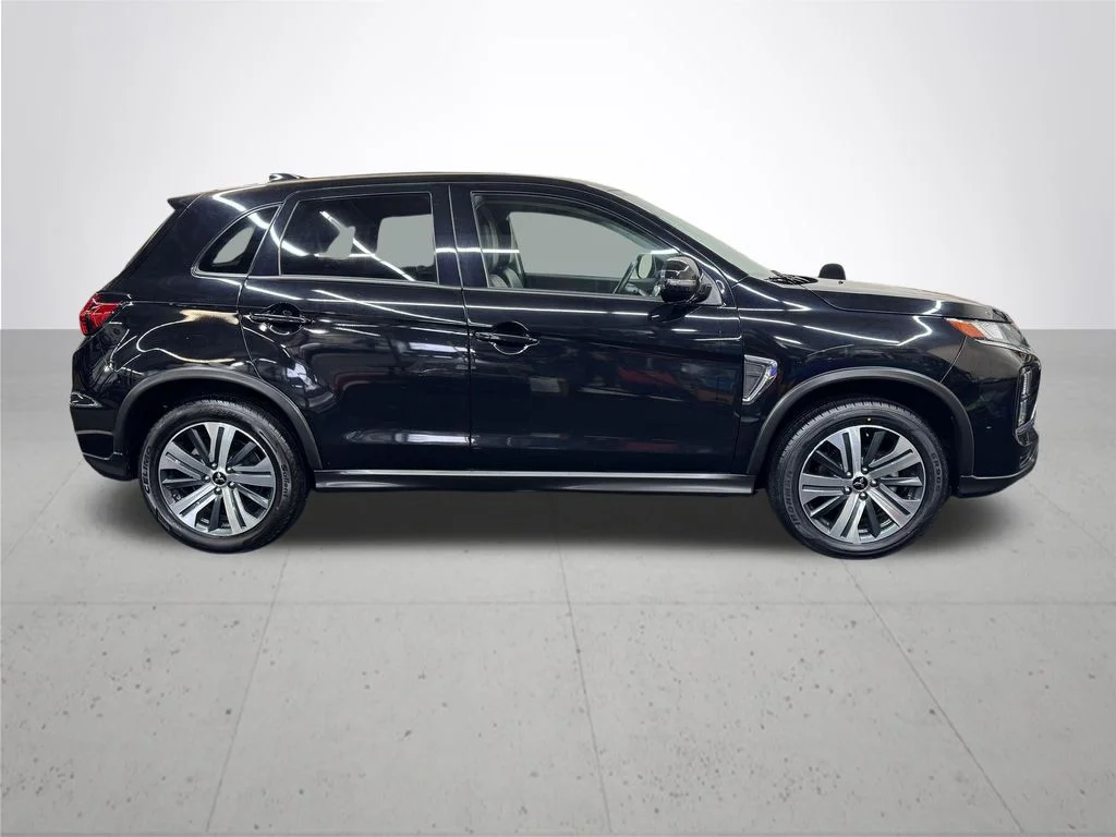 Used 2024 Black Mitsubishi 2.0 SE image 9