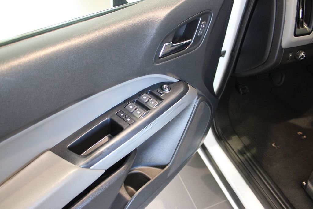 Used 2020 White Chevrolet LT image 28