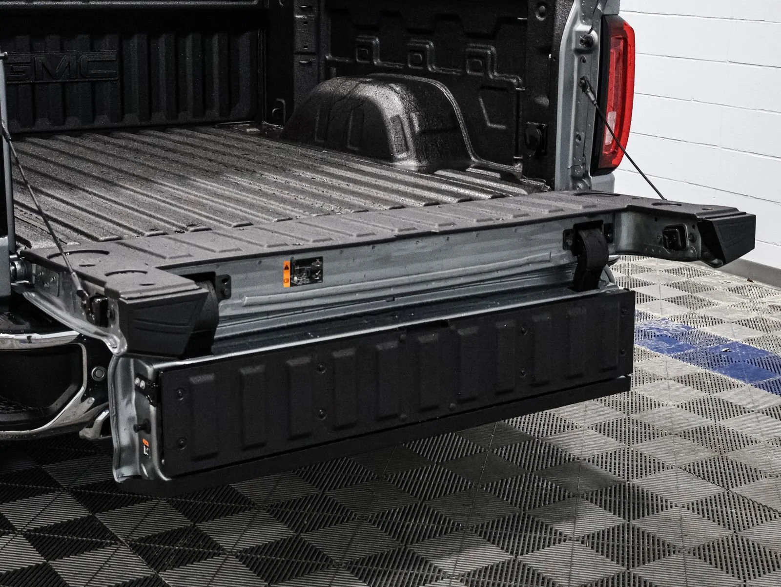 2026 GMC Sierra 1500 SLT - Photo 19