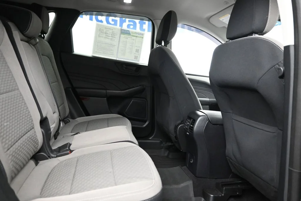 Used 2022 Black Ford SE image 10