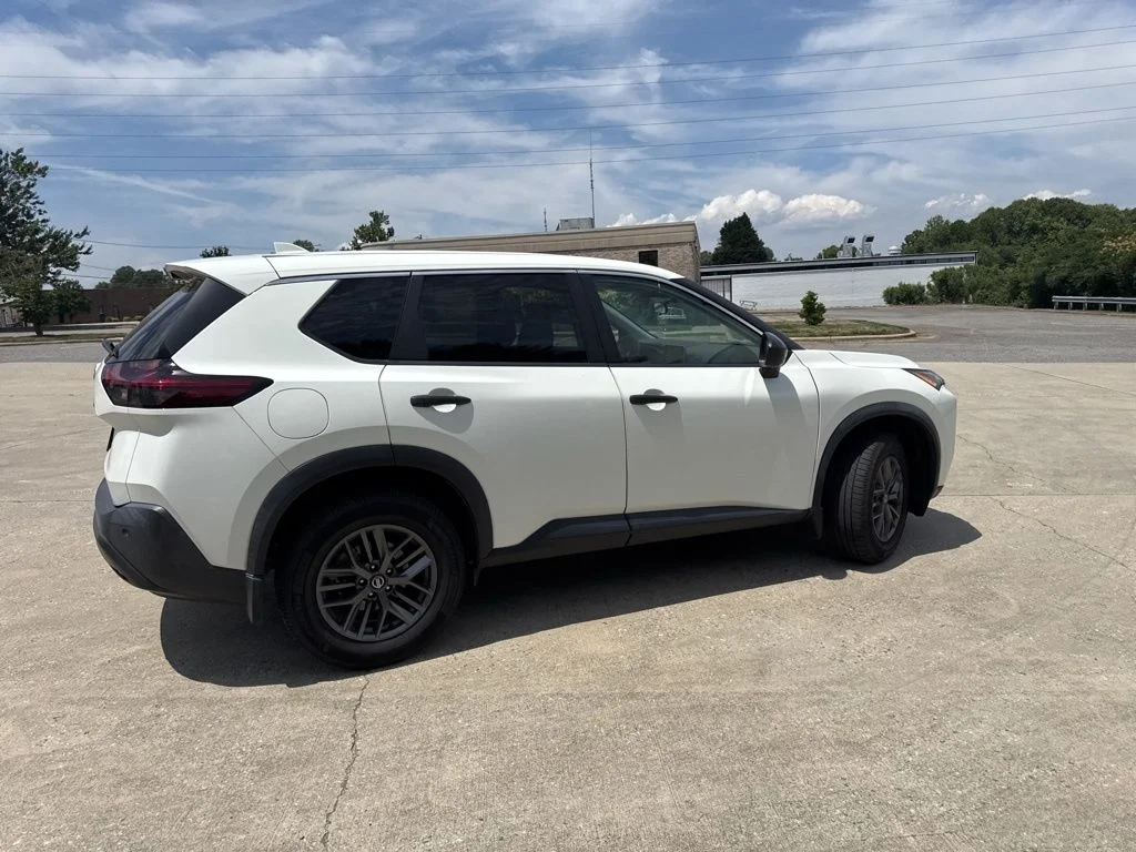 Used 2021 White Nissan S image 12