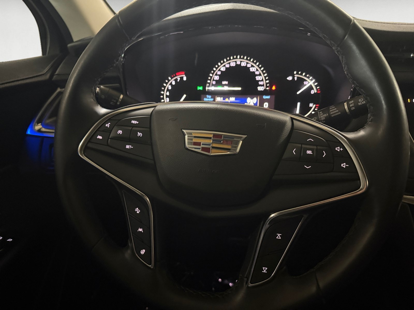 Used 2019 Crystal White Tricoat Cadillac Premium Luxury FWD image 11