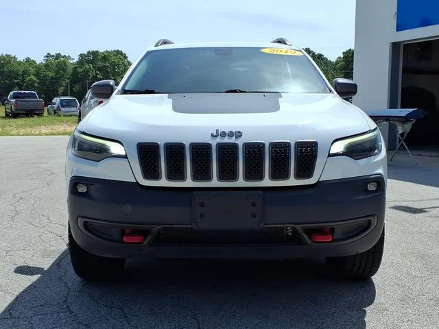 Used 2019 White Jeep Trailhawk image 2