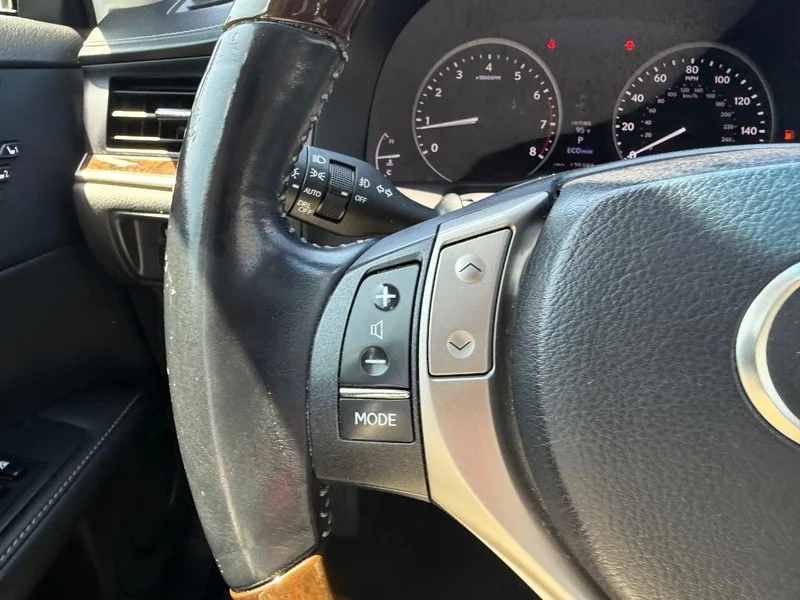Used 2013 Nebula Gray Pearl Lexus 4dr Sdn image 13