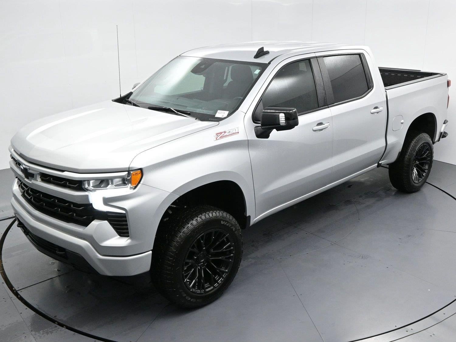 Used 2022 Silver Ice Metallic Chevrolet RST image 38