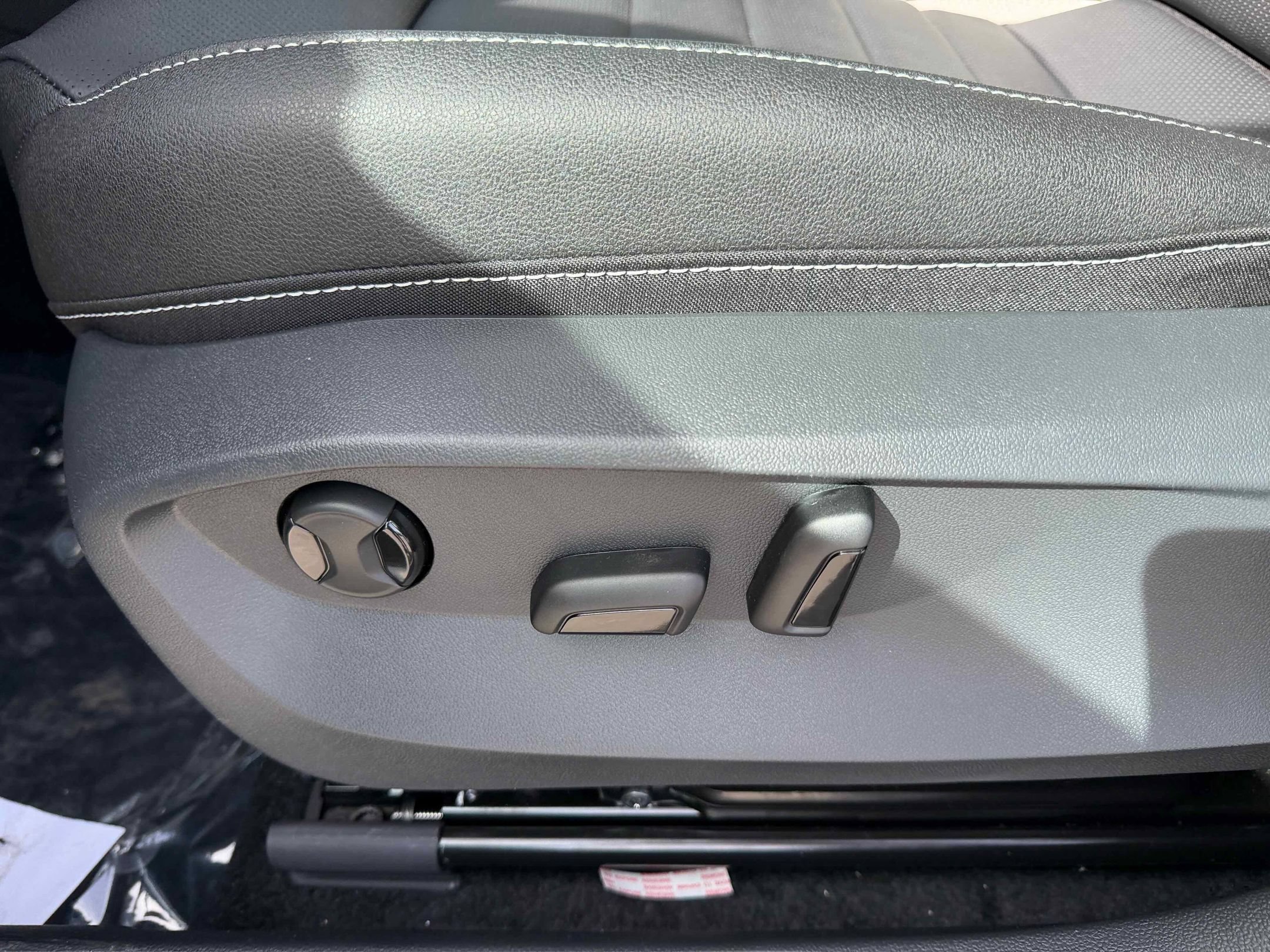 New 2026 Platinum Gray Volkswagen SEL image 16