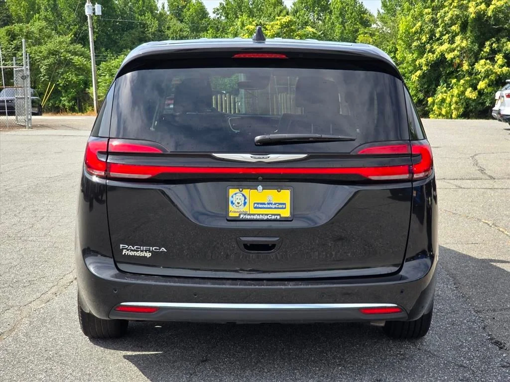 Used 2023 Black Chrysler Touring L image 25