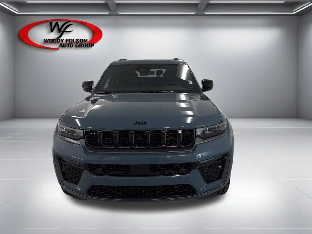 New 2027 Gray Jeep Limited image 2