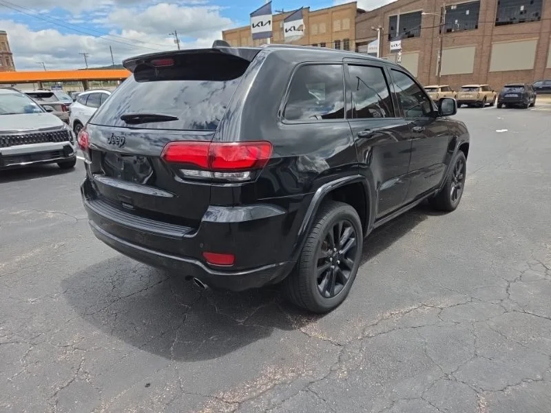 Used 2020 Black Jeep Altitude image 7