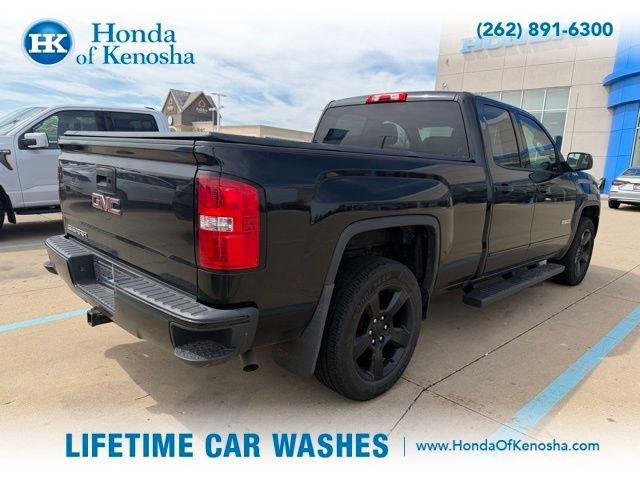 Used 2017  GMC Base image 2