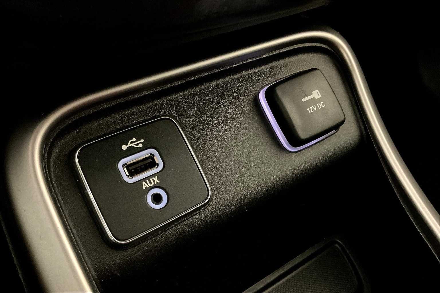 Used 2018 Olive Green Pearlcoat Jeep Latitude image 32