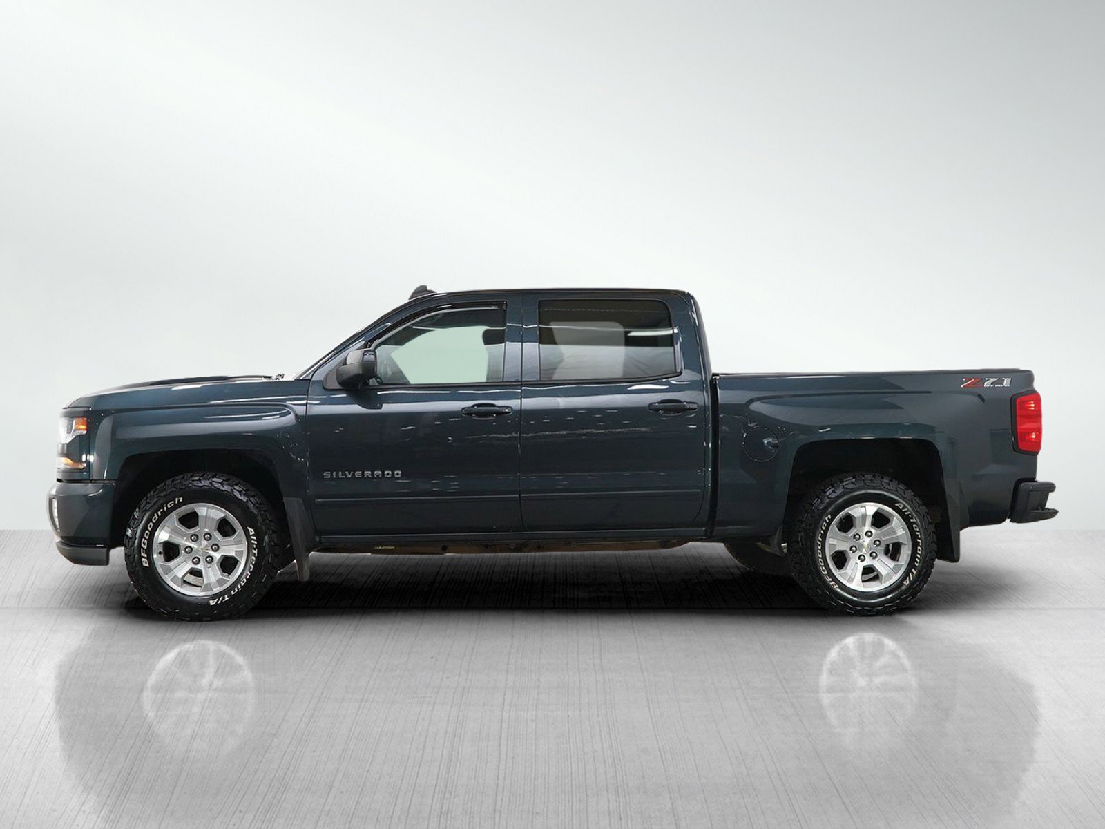 Used 2018 Chevrolet Silverado 1500 LT Z71 with VIN 3GCUKREC3JG411117 for sale in Minneapolis, Minnesota