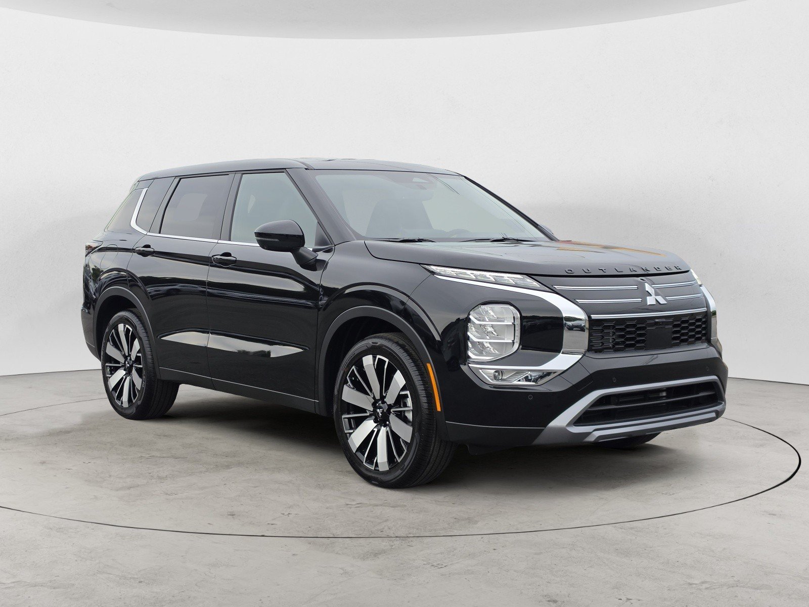 New 2026 Labrador Black Pearl Mitsubishi SE image 2