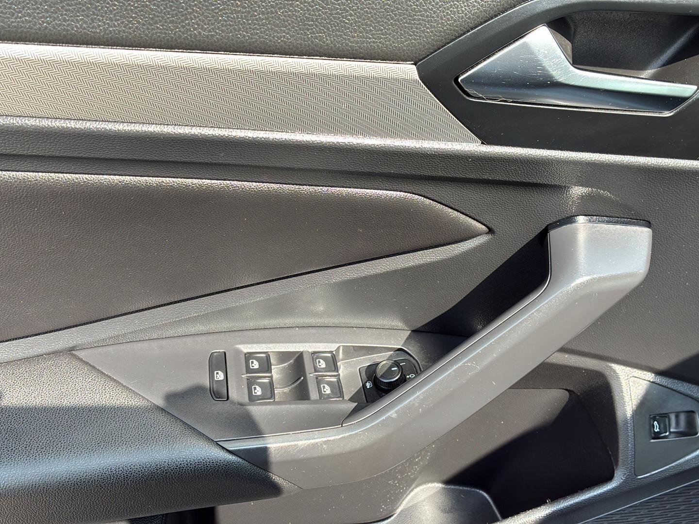 Used 2019 Platinum Gray Metallic Volkswagen SE image 30