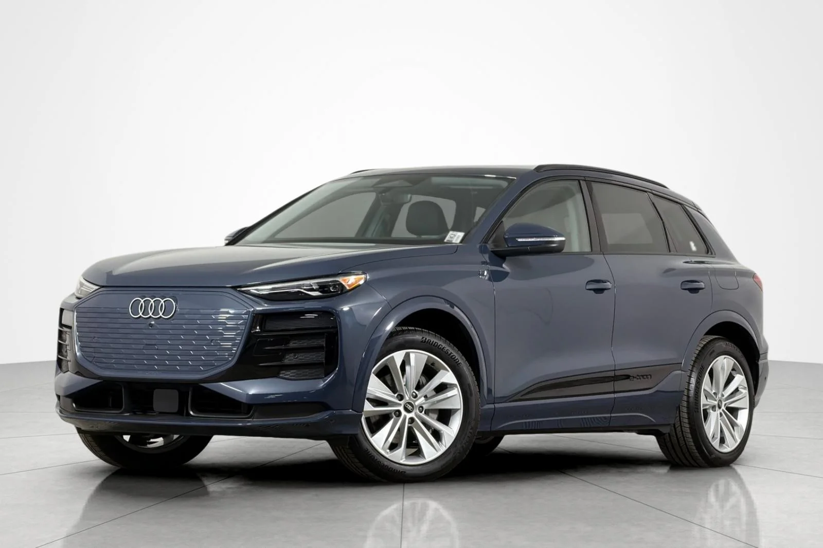2025 Audi Q6 e-tron Premium's photo