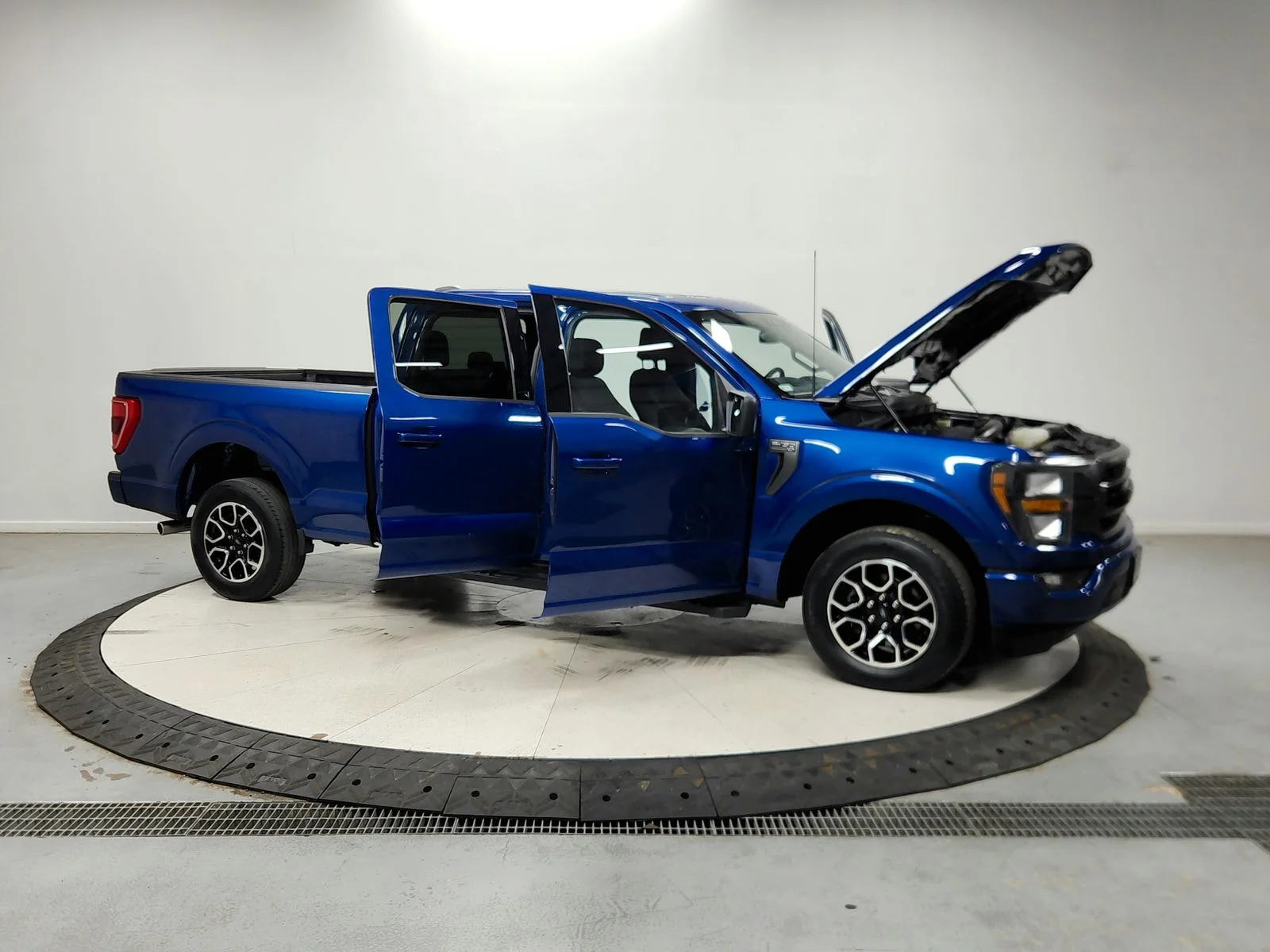 Used 2023  Ford XLT image 10