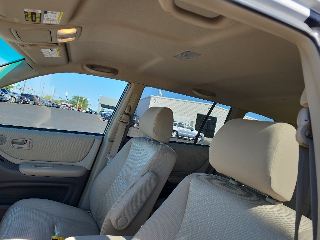 Used 2005  Toyota  image 17