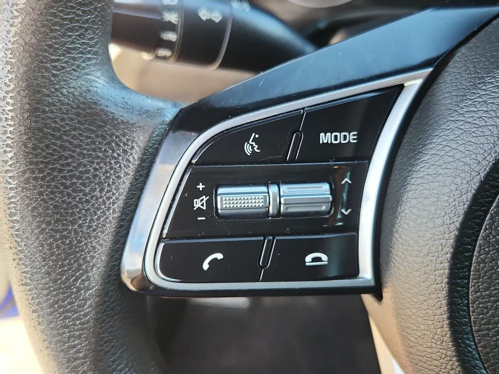 Used 2020 Blue Kia LXS image 19