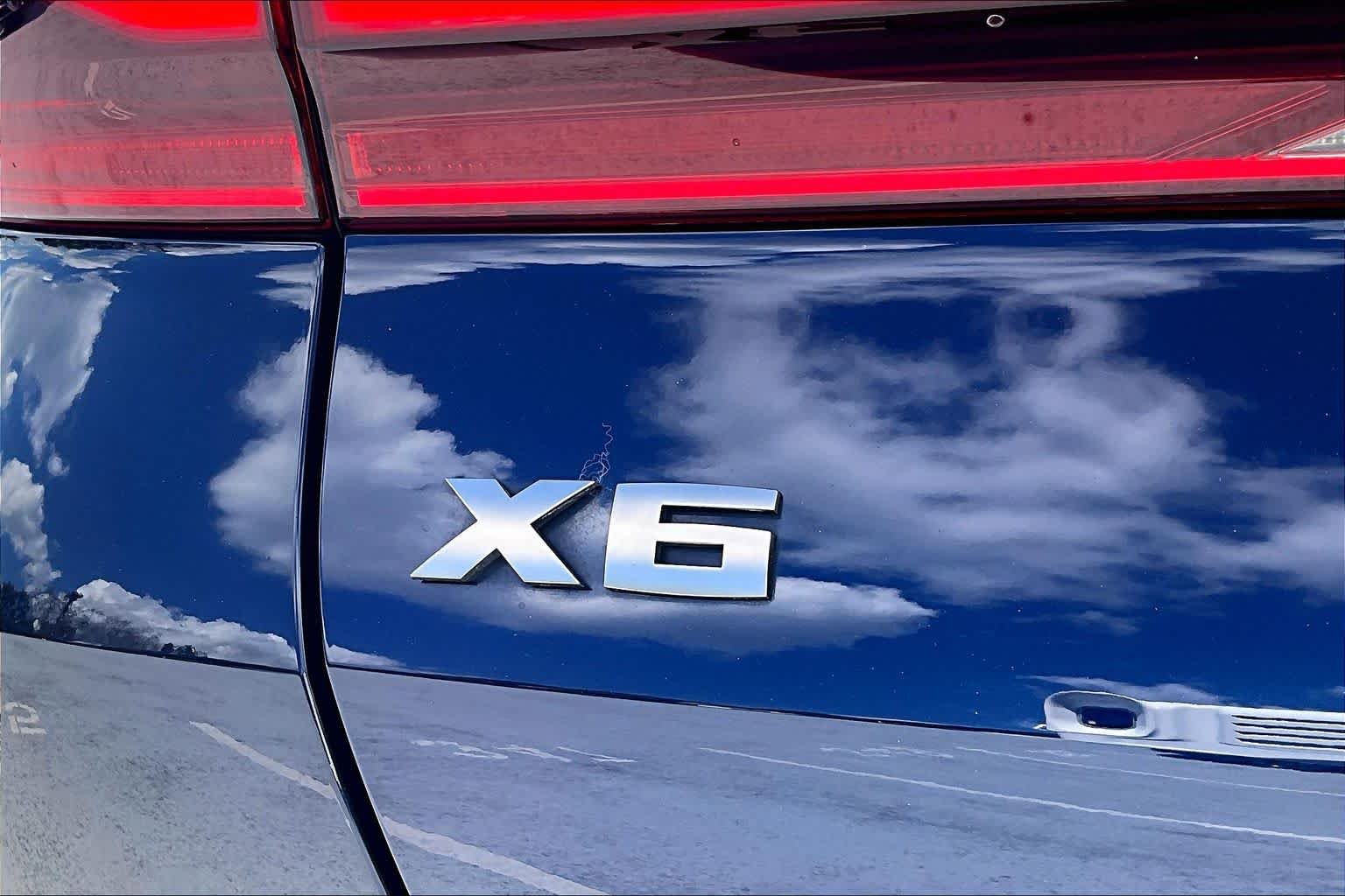 Used 2022 Tanzanite Blue II Metallic BMW M50i image 31