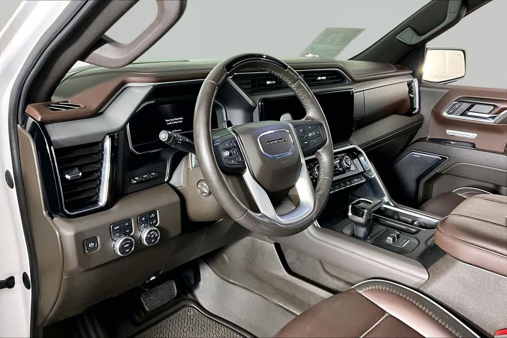 Used 2024 White GMC Denali image 17