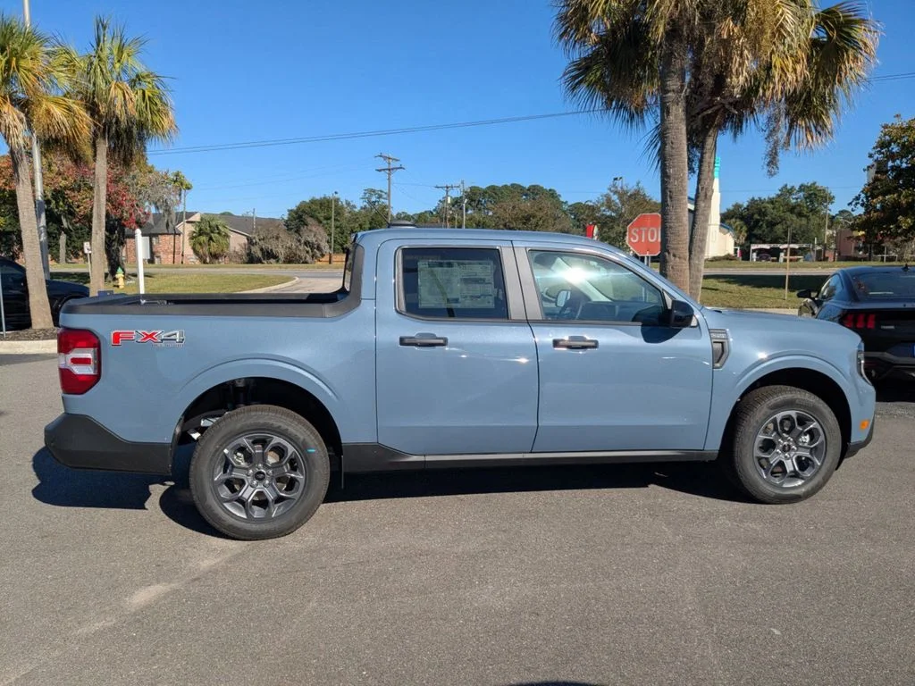 New 2025 Azure Gray Metallic Tri-Coat Ford XLT image 3