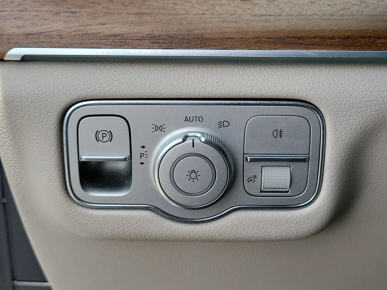Certified Used 2023 White Mercedes-Benz GLE 450 image 24