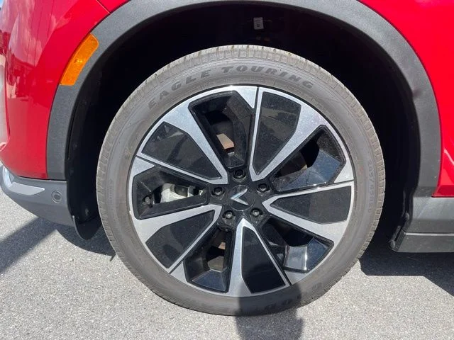 2025 VinFast VF 8 Plus - Photo 7