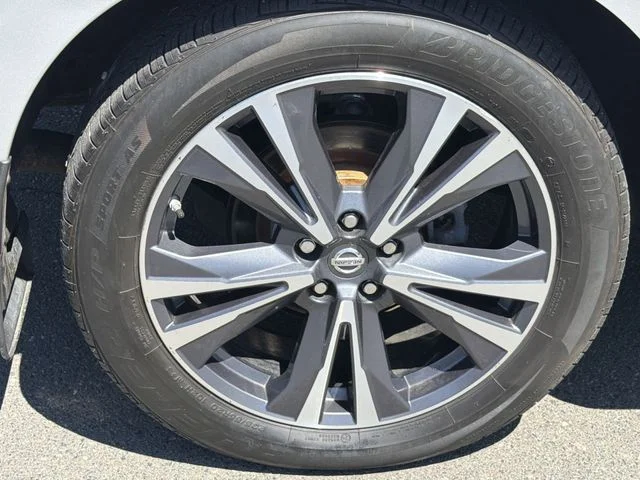 Used 2018 Silver Nissan Platinum image 17